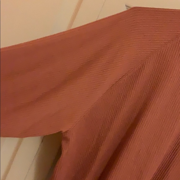 NWOT;HOLLISTER T-SHIRT! - Picture 2 of 5